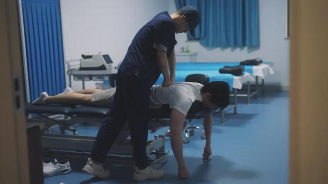 官方:曼城从谢周三签回门将皮尔斯