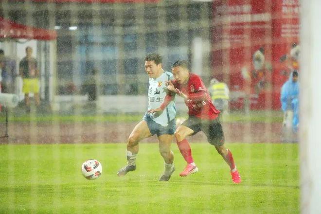 A股暴跌的原因找到了——狂抛2000亿，北向、杠杆彻底不装了？