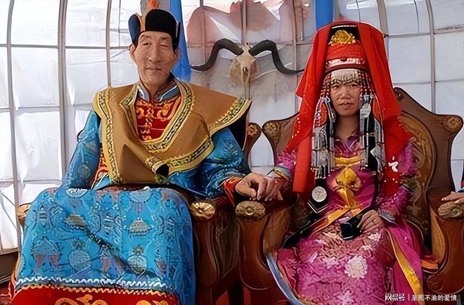 2007年,叶莉嫁给身高2米26体重400多斤的姚明后,她开玩笑地说:“睡觉之前,必须要在床中间留一条缝”