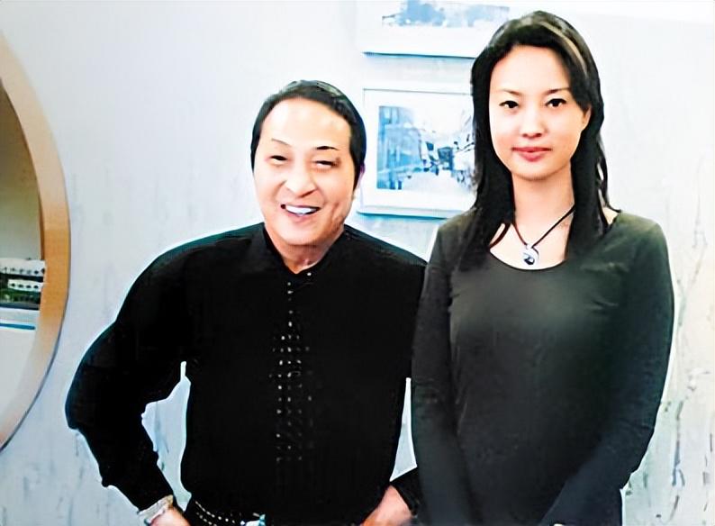 高校突发讣告,学院官网变黑白