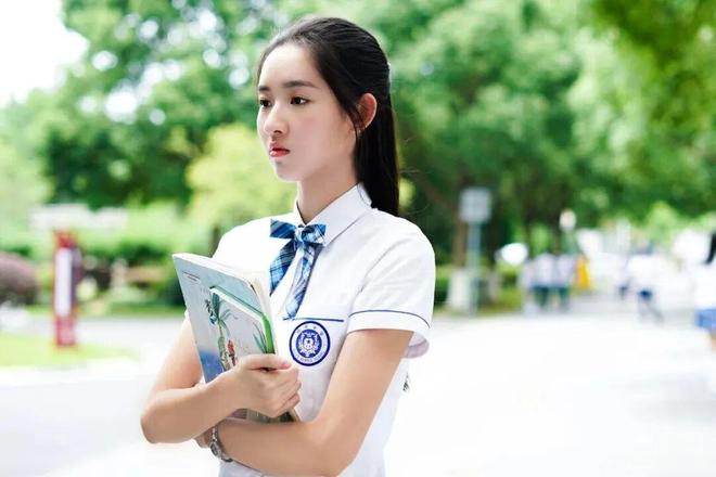 她的名字有点尴尬，但她的人生却日常出彩