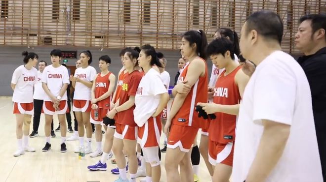 狄龙也来习武了!登武当山学舞剑棍术 新赛季NBA赛场秀新招?