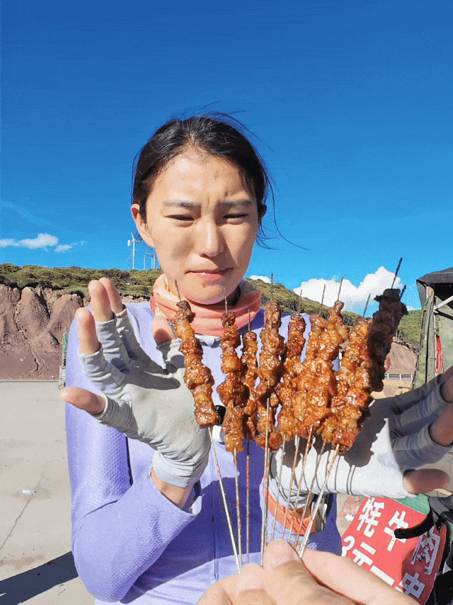 群众举报有人冒充村干部在电商平台带货，四川成都发布情况通报，有MCN机构批量造“村长”，起底涉事公司