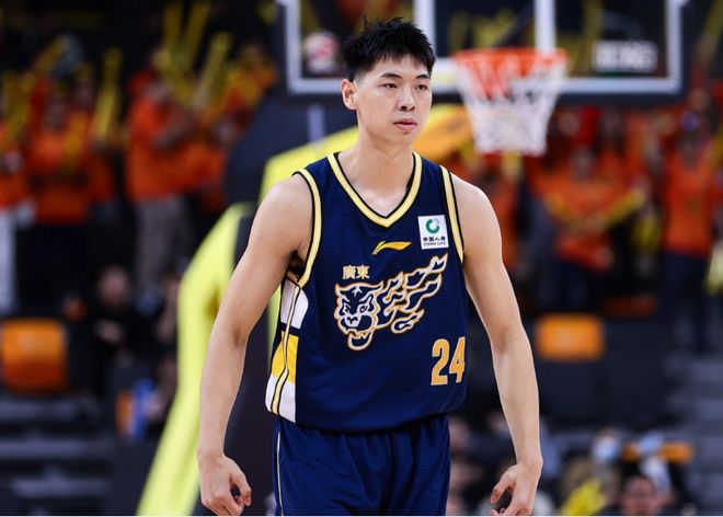 郑钦文首轮出局称有很多短板要补，吴易昺惜败德约被赞完成任务