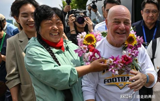 山东男篮战术转变,签8+5外援中锋主守,得分小外援定上限,考验邱彪眼光