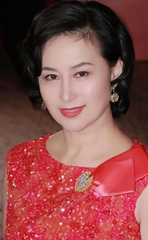 宏远早报！上海报价焦泊乔方案，朱芳雨赴新疆谈判，徐杰自费特训