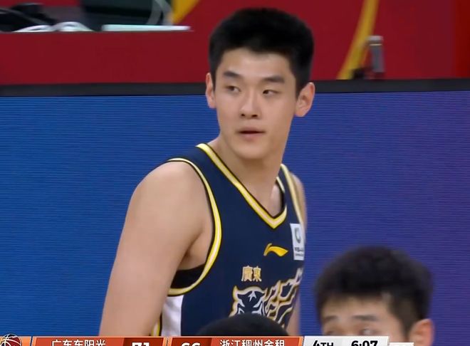 丹麦主帅：埃里克森是自己走下球场的，离场时他向队友挥了手