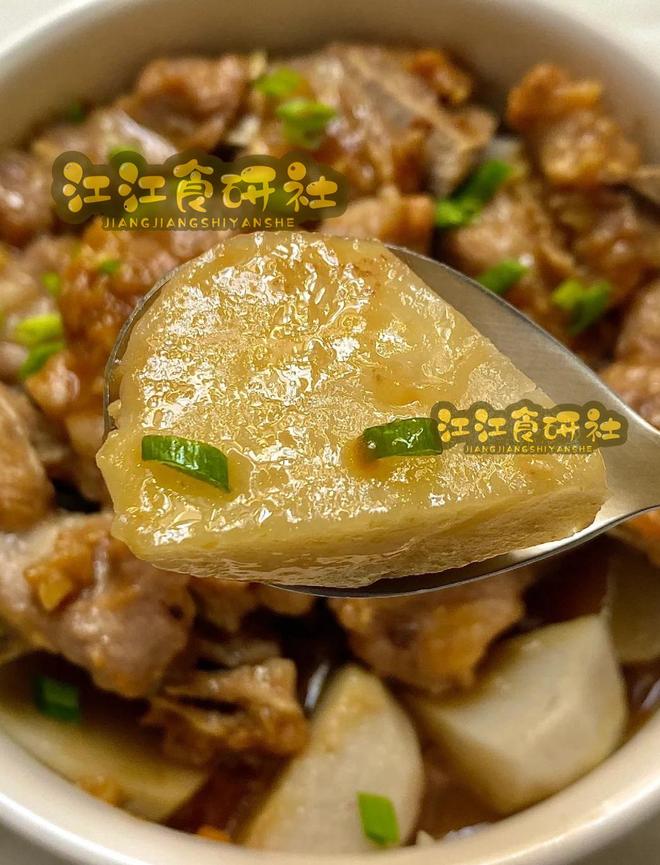 目睹妈妈跳楼,12岁女儿报完案,从同一窗口跃下,就因为辅导作业…