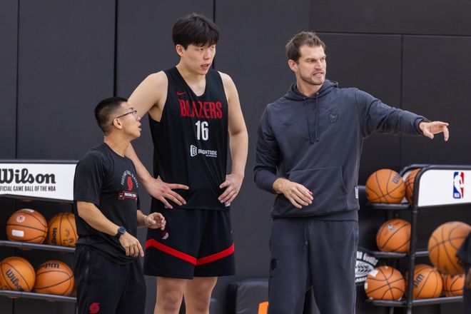 18投7中,砍27+3!火箭新秀太全面,斯玛特签早了?他可取而代之