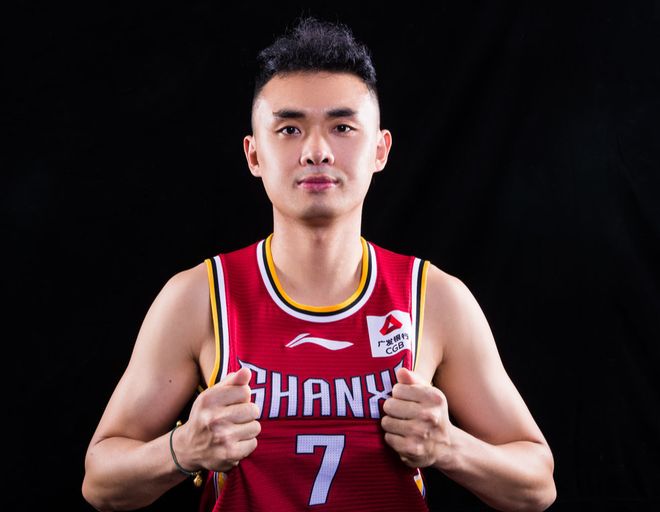 女明星年轻漂亮,老了不一定好看,有人面目全非,像老妖怪