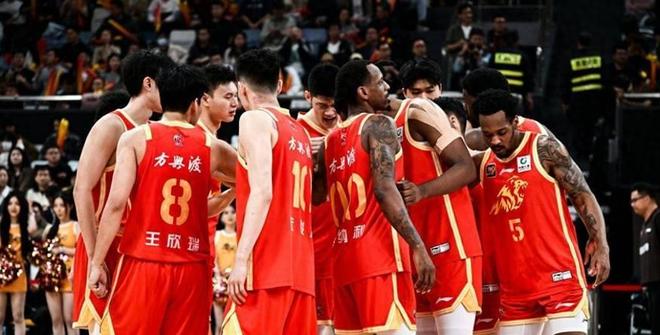 火箭新秀桑顿获赞"小坦克",大学四任队长+2164分队史得分王